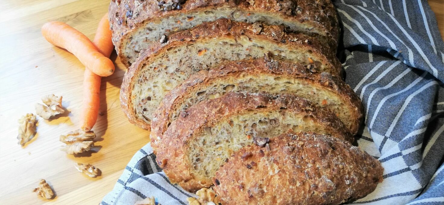 Möhren-Walnuss-Brot im Topf