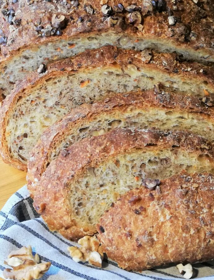 Möhren-Walnuss-Brot im Topf