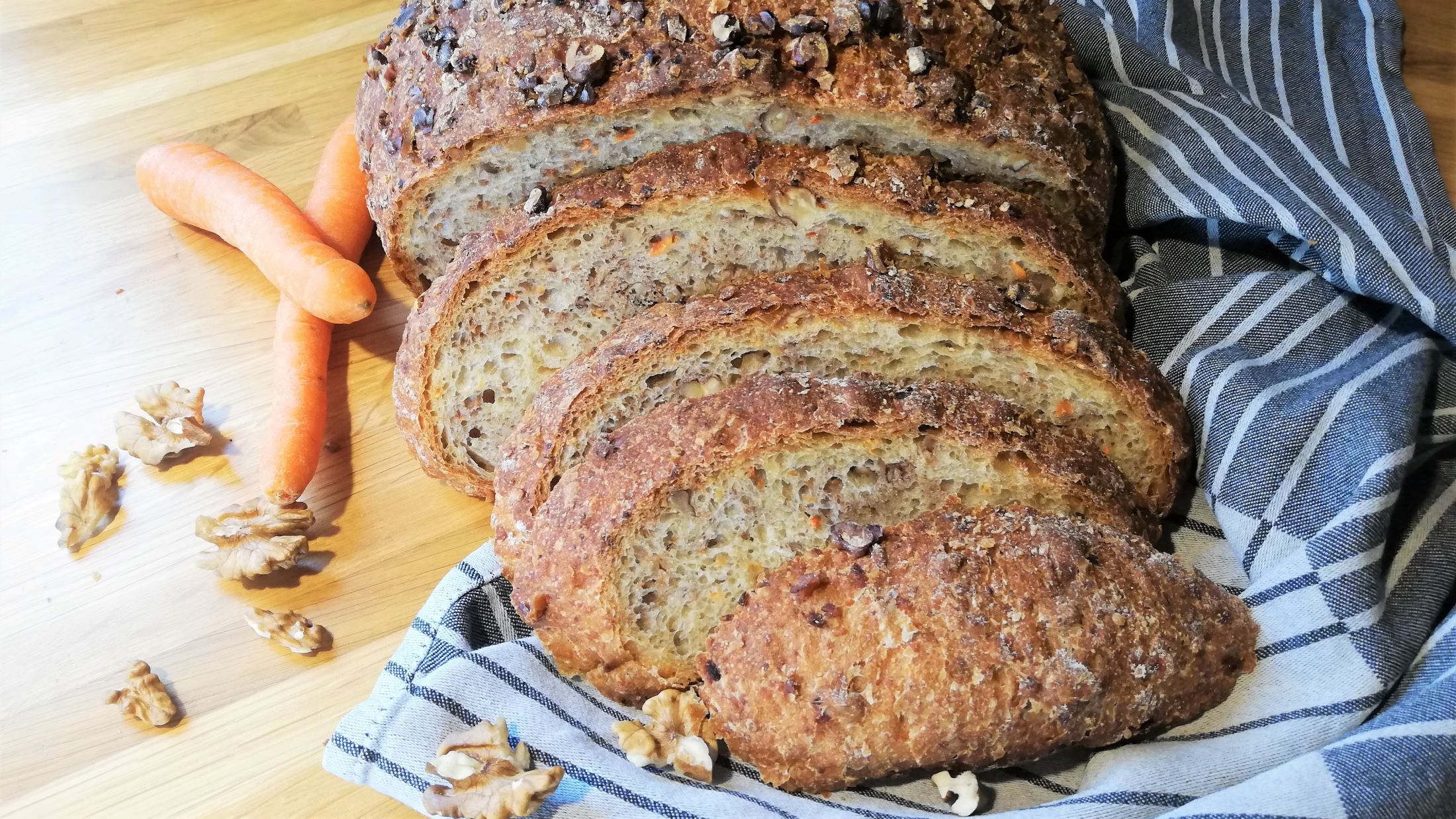 Möhren-Walnuss-Brot im Topf - culina-katharina.de